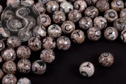5 Stk. leicht facettierte Dzi Tibet Achat Perlen 14mm-20